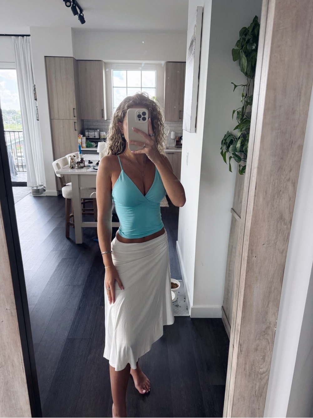 Yeoreo Aqua Stretch V-Neck Slim Tank Top (Size XS)